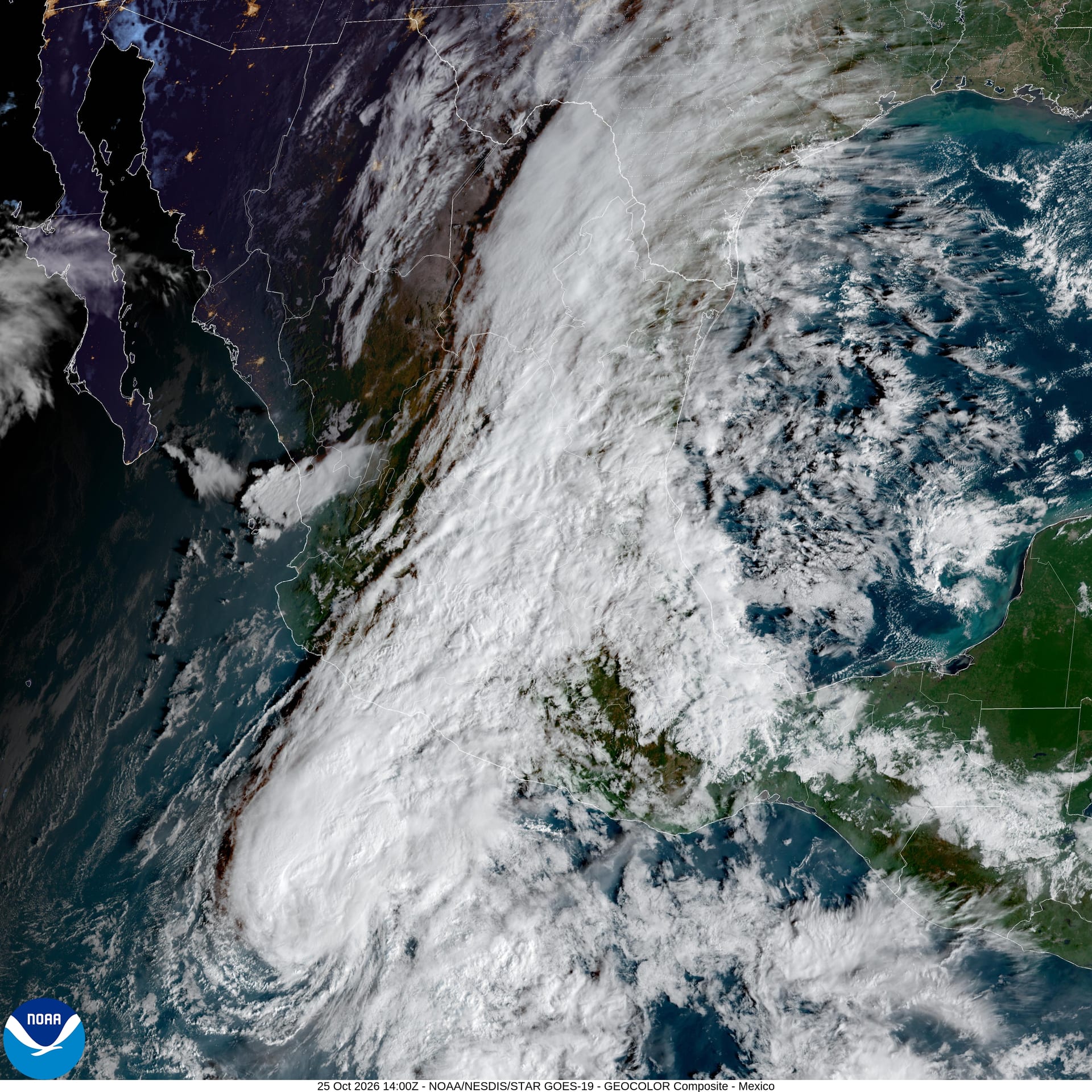 Imagen de satélite de México con una masa de nubes en espiral sobre el Pacífico, al suroeste de la costa de Guerrero.