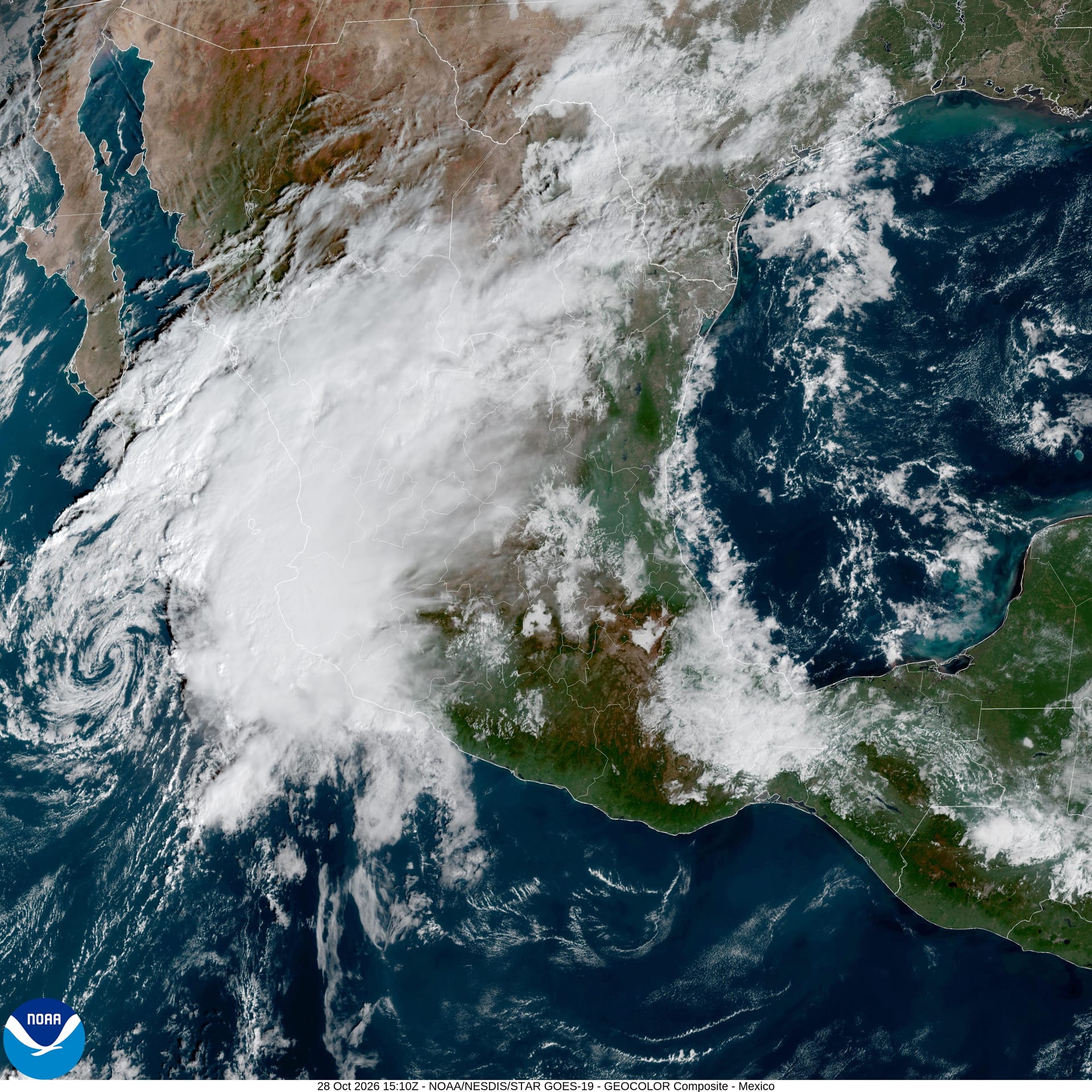 Imagen de satélite de México con una gran masa de nubes sobre el noroeste y un remolino de nubes en el Pacífico, frente a la costa de Jalisco.