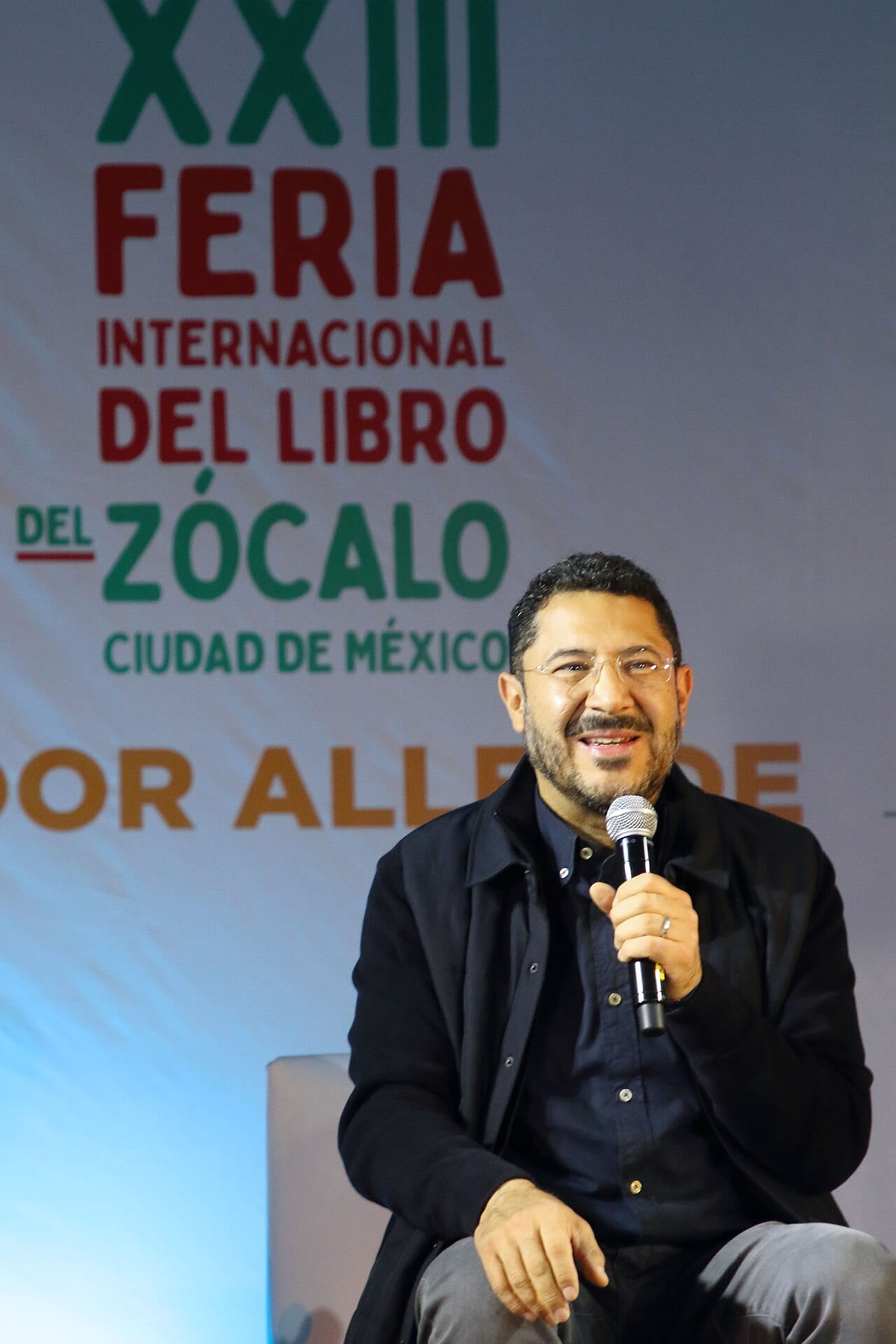 Retrato de Martí Batres Guadarrama, director general del ISSSTE