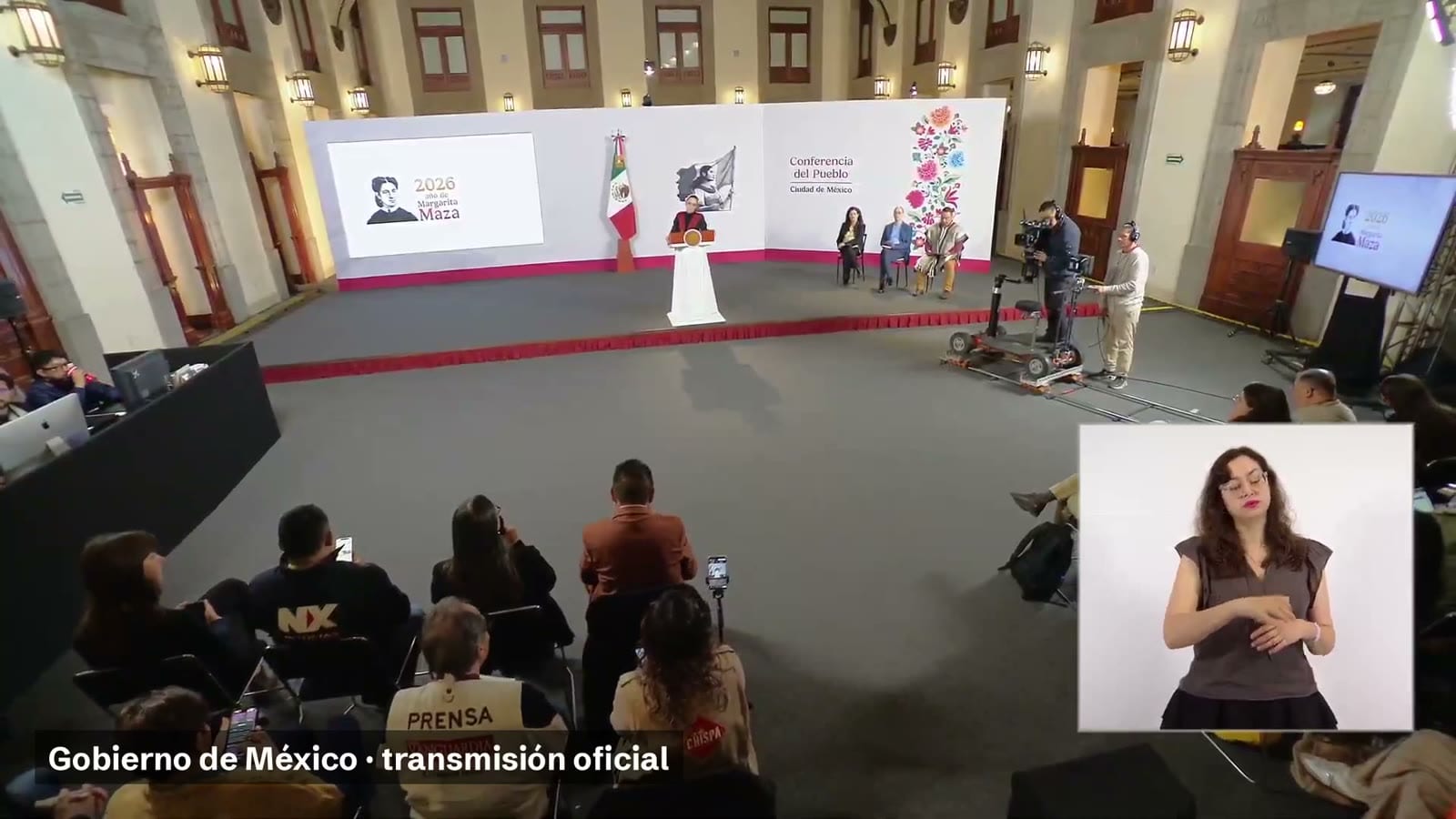Vista general del salón de la conferencia matutina del 9 de octubre de 2026, con Claudia Sheinbaum en el atril.