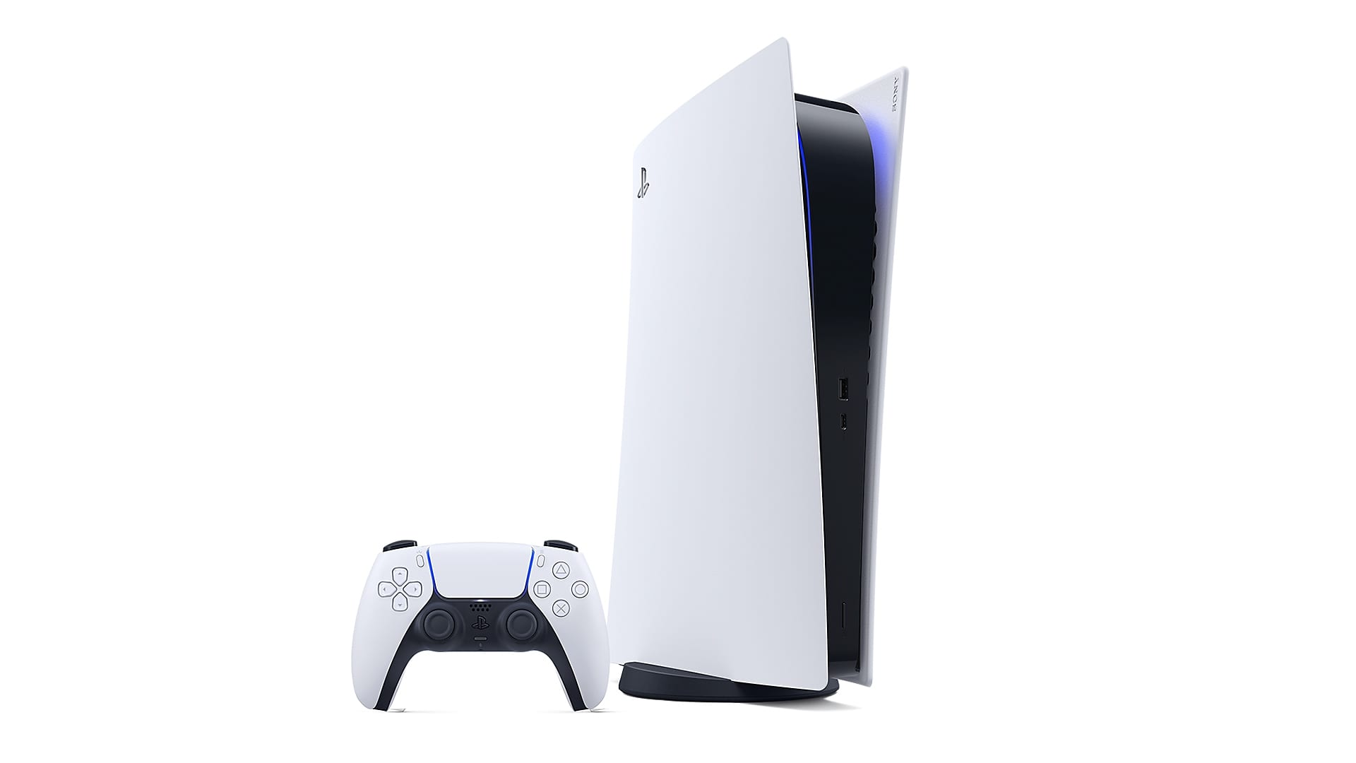 Una consola PS5 blanca y negra de pie, con un control DualSense a su lado, sobre fondo blanco.